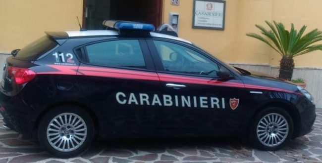 Dalla resistenza alla violenza a pubblico ufficiale: finisce ai domiciliari un 65enne