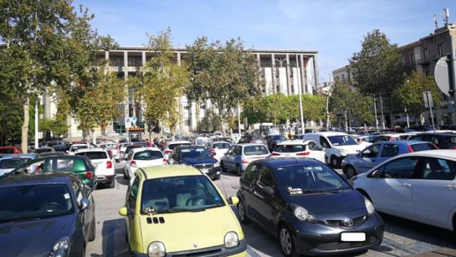 Catania, piazza Verga abbandonata al degrado. Ferrara: “Serve un progetto di recupero”