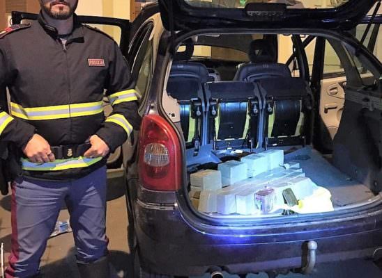 Sorpreso vicino casello della Palermo-Catania con 30 chili di hashish: arrestato 58enne
