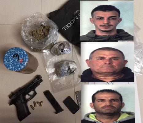 Catania, beccano pregiudicato mentre controllano l’auto di uno spacciatore: armi modificate e traffico di droga, tre arresti
