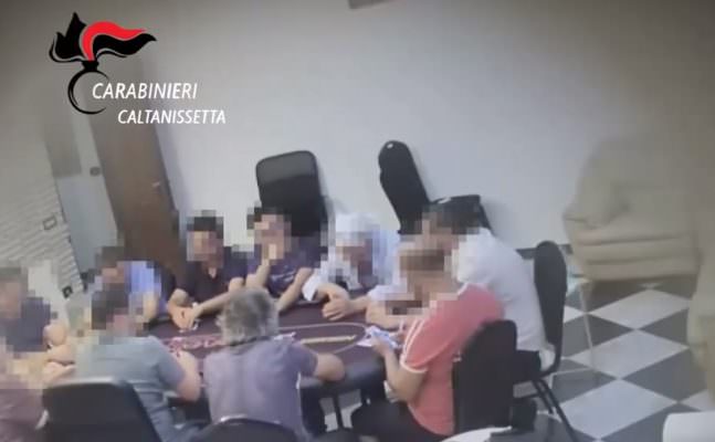 Operazione “Showdown”, bisca clandestina e partite di poker truccate con “Pina”: i NOMI degli arrestati