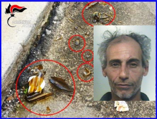 Evade dopo arresto nel Catanese, minaccia carabinieri con bottiglia rotta e morde militare a una mano: arrestato 54enne