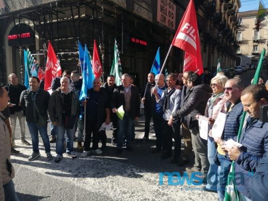 Catania, sit-in contro crisi del settore edile in Prefettura: chiesta l’apertura di un tavolo