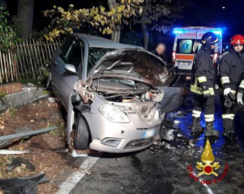 Incidente nel Catanese, nuovi DETTAGLI sul terribile scontro frontale: auto a rischio esplosione