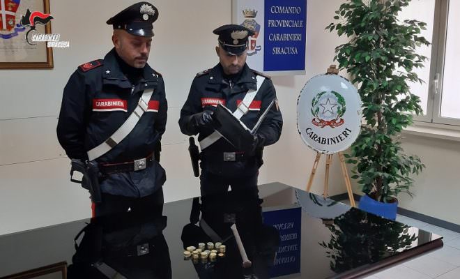 Paura in ospedale, forza porta del reparto di Psichiatria e “lotta” con vigiliante: arrestato l’aggressore