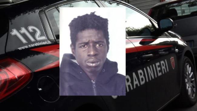 San Berillo, getta droga su un tetto per sfuggire a controllo dei carabinieri: arrestato 18enne
