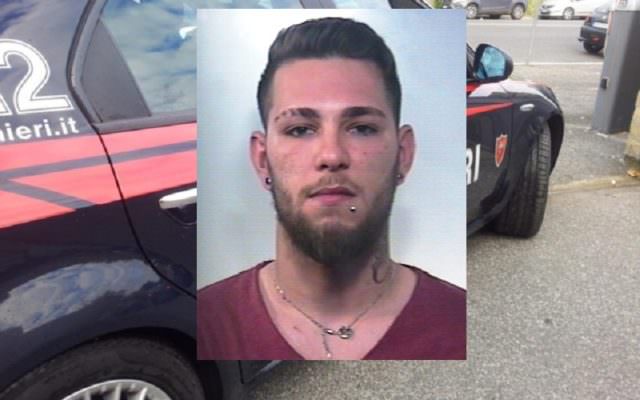 Scene “da film” nel Catanese: evade, i carabinieri lo beccano e gli offre soldi per fuggire. Percepiva anche il Reddito di Cittadinanza