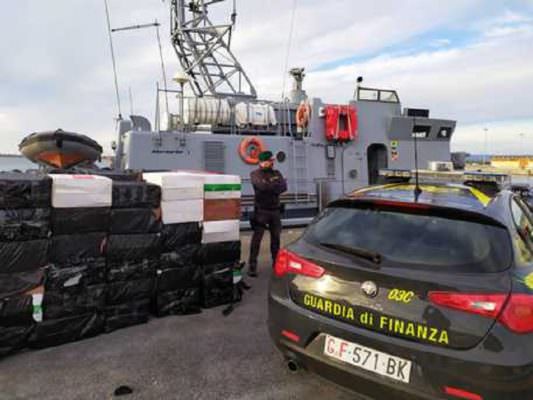 Contrabbando di sigarette, in manette 17 soggetti: uno percepiva il Reddito di Cittadinanza