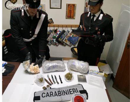 Blitz in appartamento: trovato un chilo di marijuana in balcone. Un arresto