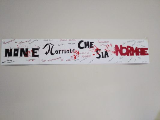 “Non è normale che sia normale”, l’Istituto Carlo Gemmellaro di Catania contro la violenza sulle donne: “Educhiamo al rispetto”