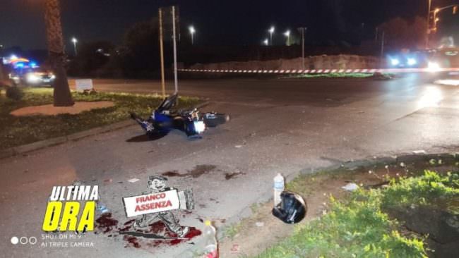 Scontro auto-scooter lungo la Strada Statale 115: giovane centauro in prognosi riservata