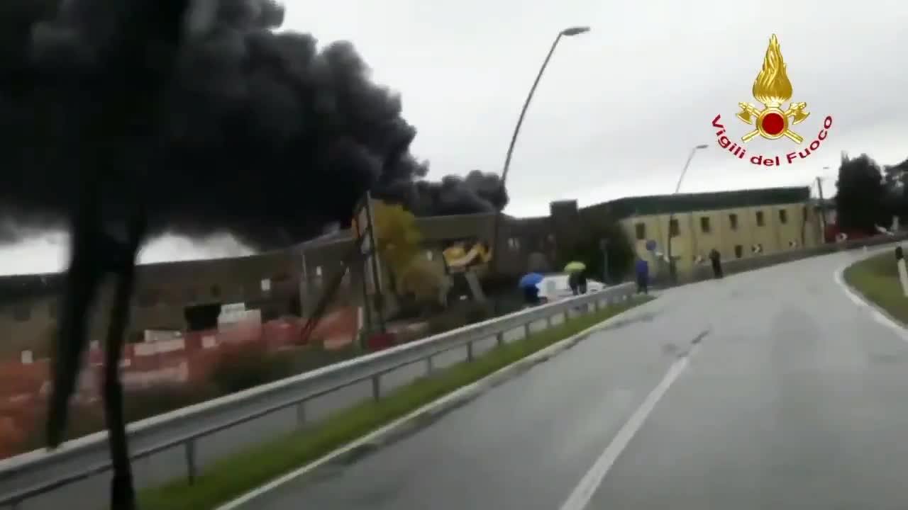 Incendio in un deposito di materie plastiche nel Padovano