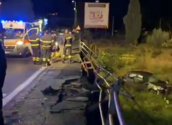 Terribile incidente nel quartiere Barriera: sfondano guardrail e volano per 4 metri, 4 giovani “miracolati”
