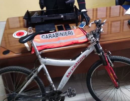 Furti al Centro Accoglienza migranti, portati via anche oggetti di valore: arrestato 18enne