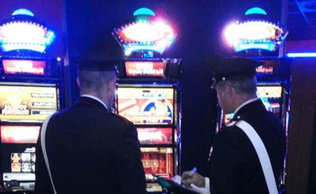 Gioco d’azzardo in via Vittorio Emanuele miete “vittime”: multa salatissima al responsabile nel Catanese
