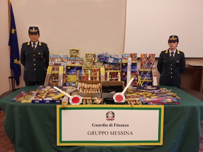 Botti illeciti, rischio per la sicurezza: sequestrati 18mila artifizi pirotecnici illegali