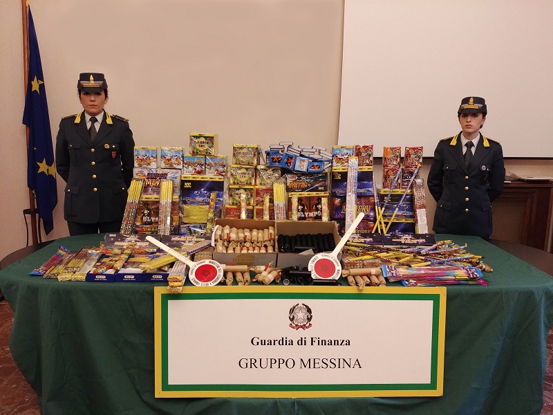 Botti illeciti, rischio per la sicurezza: sequestrati 18mila artifizi pirotecnici illegali