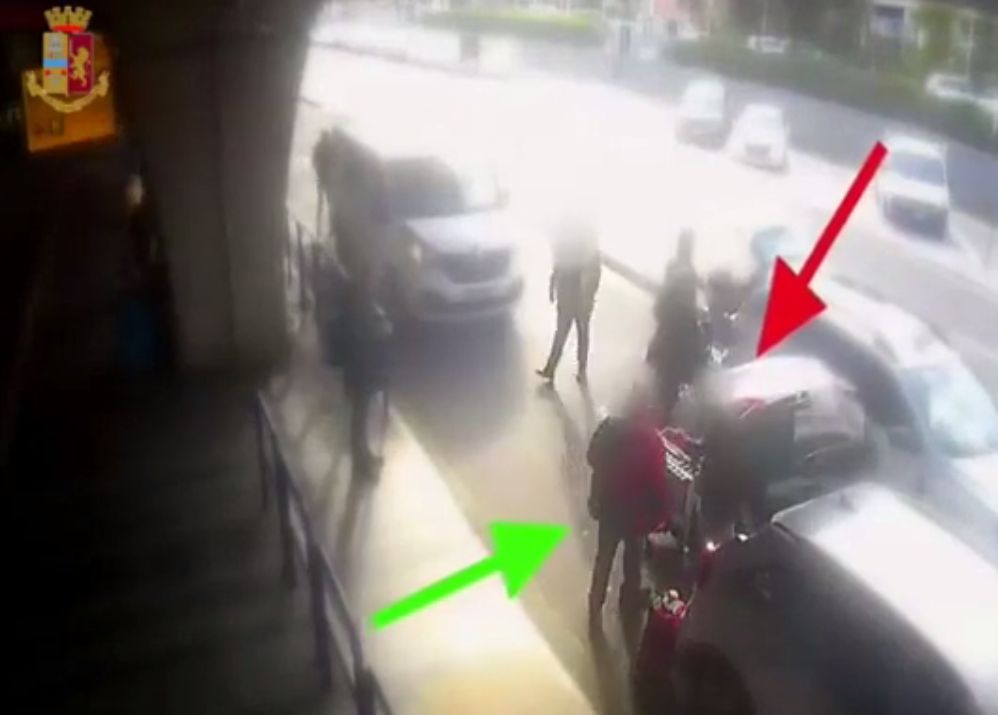CHIEDE L'USO DEL TASSAMETRO A FIUMICINO, TASSISTA GLI ROMPE IL NASO