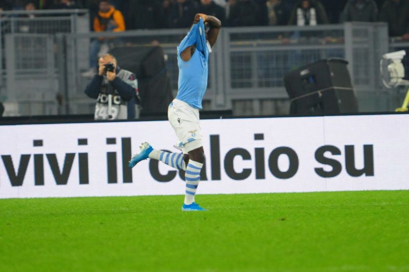 LA LAZIO PASSA IN RIMONTA AL 98' A CAGLIARI E VOLA A -3 DALLA VETTA