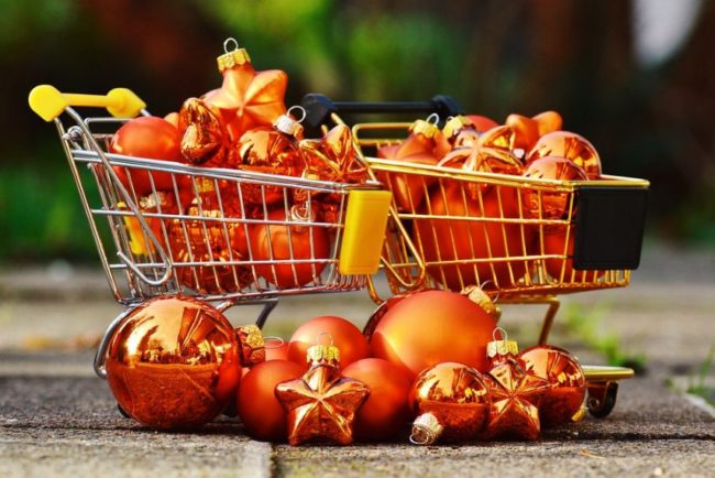 NATALE, SPESI 10 MILIARDI DI EURO MA I CONSUMI SONO IN CALO
