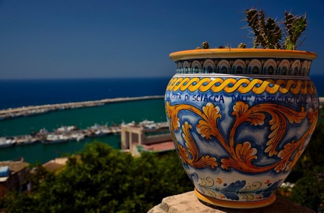Innamorate della Sicilia, donna olandese decide di spargere le ceneri della sorella nel mare siciliano