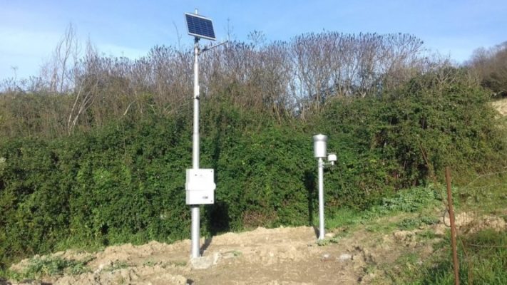 Vandalizzata stazione meteorologica nel Catanese, Foti: “Un atto vile contro la propria comunità”