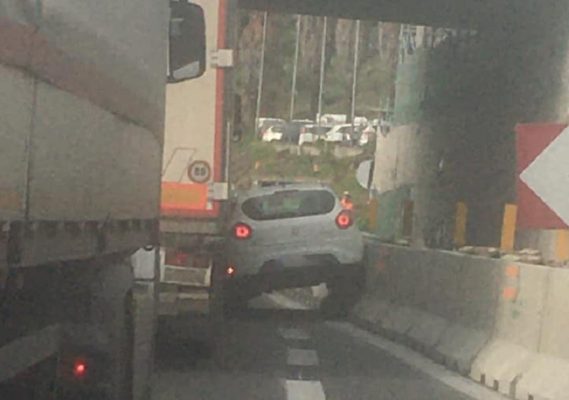 Ancora un incidente lungo la tangenziale di Catania, tamponamento a catena tra 3 veicoli con 3 feriti