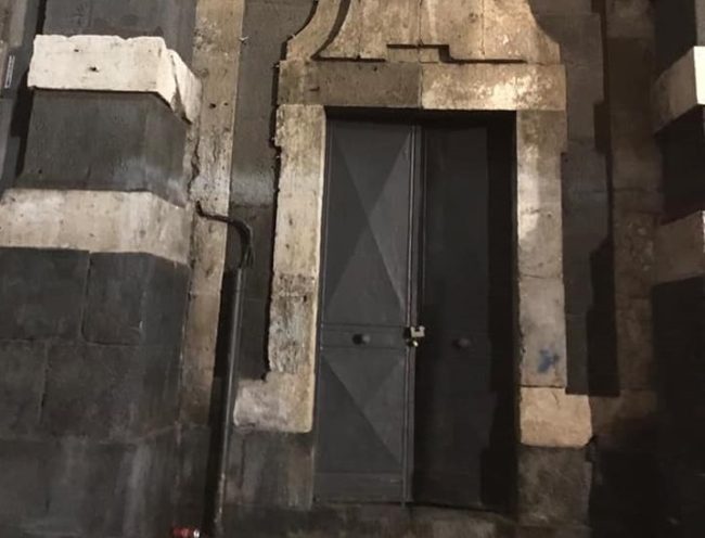 Catania, nuovi danni a Porta Garibaldi. L’Associazione Acquedotte attacca: “Combattiamo contro chi vuole che nulla cambi” – FOTO