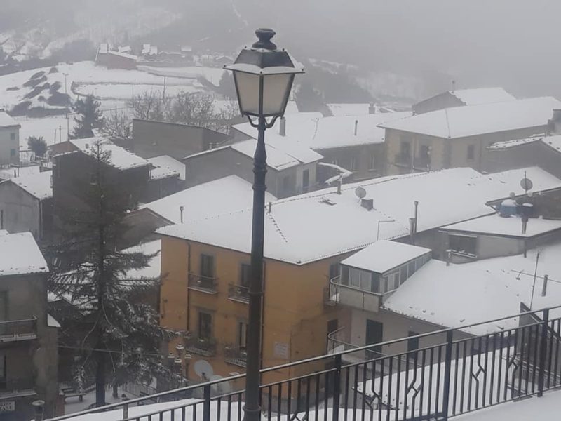 Risveglio fiabesco per la Sicilia: perturbazione dei Balcani porta la neve