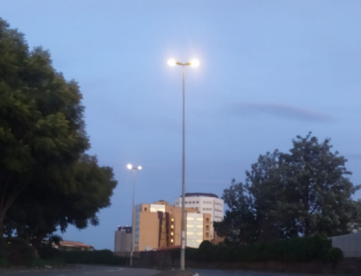 Viale Tirreno, dopo segnalazioni e sollecitazioni torna la pubblica illuminazione
