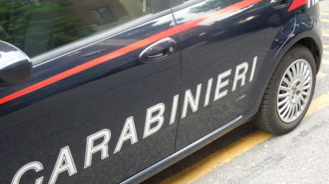 Progettavano di fare fuori un debitore. Arrestati due uomini per mafia e spaccio