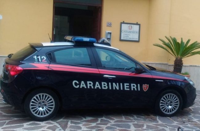 Operazione “Scala Reale”, spaccio di droga a minorenni nella movida e fuori dalle scuole: arrestato 29enne