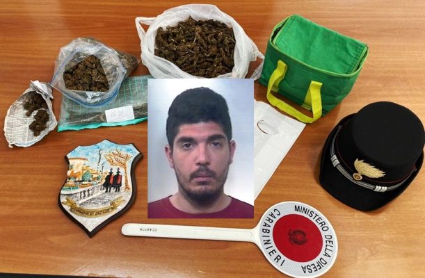 Nascondeva marijuana in un autosalone del Catanese: in manette 37enne