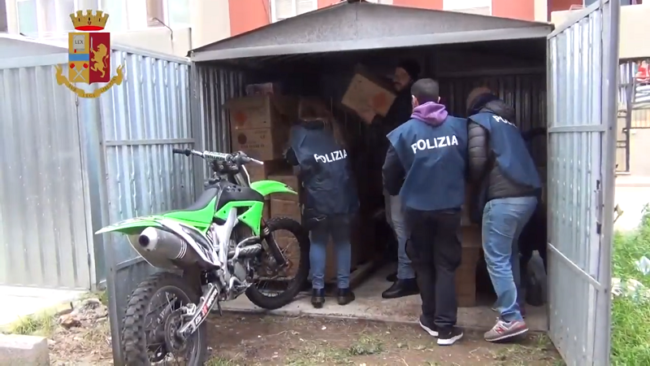 Contrasto ai giochi pirotecnici illegali, sequestrati 300 chili di materiale esplodente: doppia denuncia – VIDEO