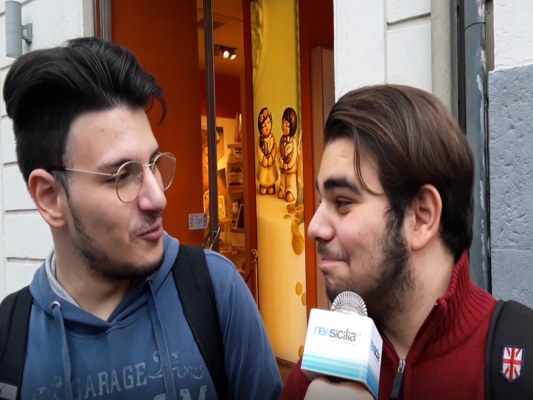 “Perché i siciliani…”, catanesi rispondono ai luoghi comuni di Google: il VIDEO delle INTERVISTE