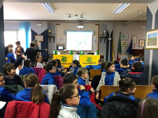 Gli alunni del CD FAVA di Mascalucia promotori dei progetti “100 alberi per Catania” e plastic free di Lega Ambiente