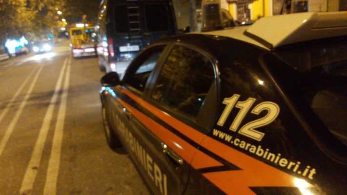 Serrati controlli dei carabinieri nella notte, droga, armi e alcool nel mirino dei militari: i DETTAGLI dell’operazione