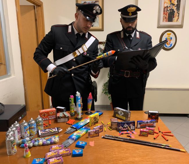 Botti di Capodanno, denunciate otto persone per la vendita illegale di oltre 100 chili di fuochi d’artificio