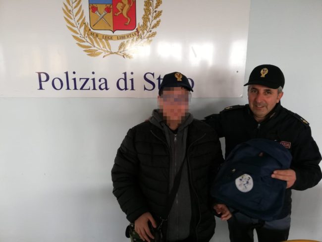 Poliziotto per un giorno, agenti realizzano il sogno di un 13enne affetto da autismo