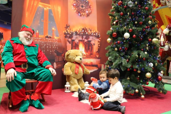 Bambini, la felicità e la speranza del Natale