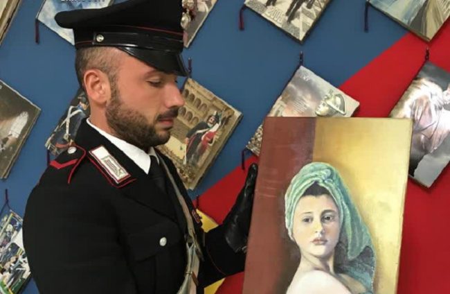 Ladro porta via quadro durante la mostra di una pittrice: dipinto recuperato dai carabinieri