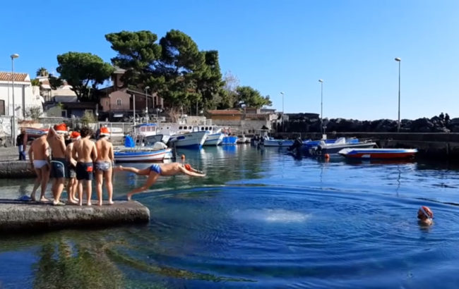 Catania, Vigilia di Natale tra mare e sole: l’estate è ancora lontana ma la Sicilia resta magica