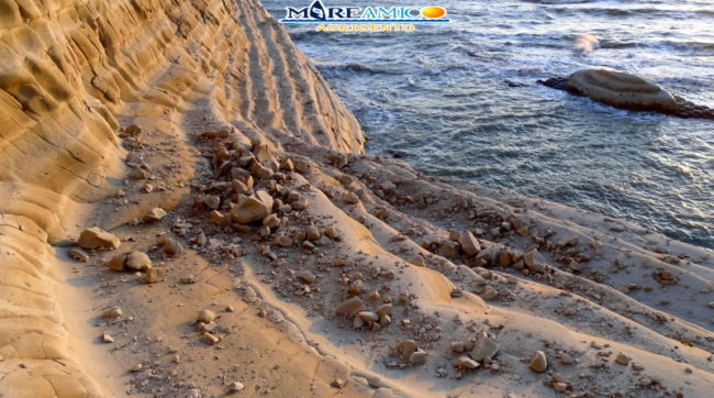 La Scala dei Turchi si sta “sciogliendo”: pericolo per i turisti per sbriciolamento roccia – FOTO e VIDEO