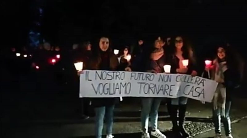 “Vogliamo tornare a casa”, fiaccolata nel Catanese a un anno dal sisma di Santo Stefano: ritardi nella ricostruzione