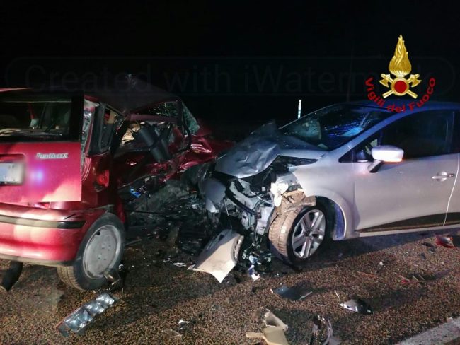Gravissimo incidente nella notte a Catania, scontro tra due auto: 3 i feriti, grave un 19enne