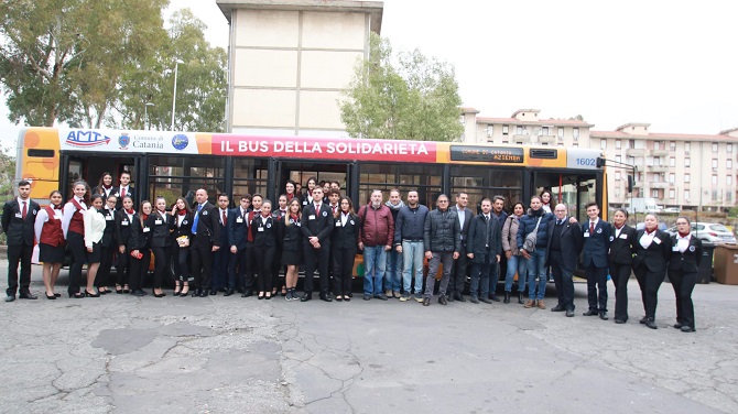 Autobus della solidarietà, il quartiere Balatelle inaugura l’iniziativa: “Vogliamo dare conforto a tante famiglie”
