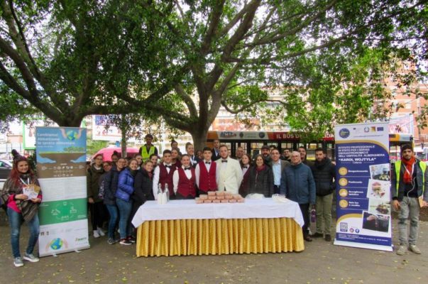 Catania, record per il “bus della solidarietà”: donati pasti caldi a tutti i presenti