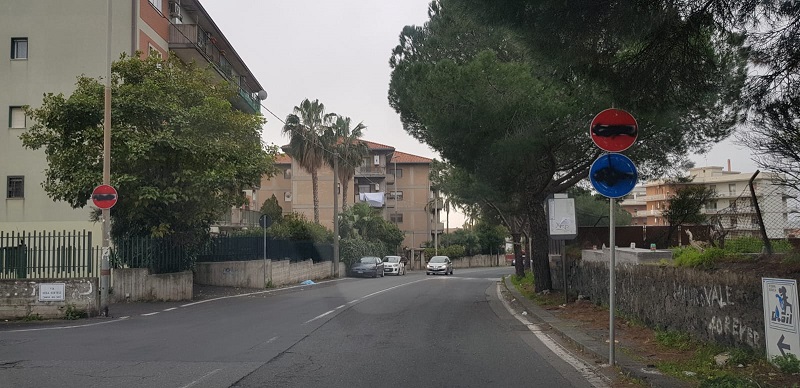 Cartelli stradali imbrattati in via Sebastiano Catania: l’appello del consigliere Zingale