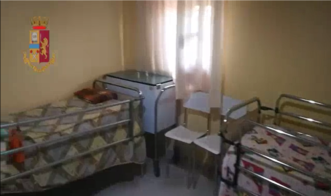 Gestiva una casa di riposo abusiva con anziani e disabili: ospiti condividevano tre letti e spazi di dimensioni anguste