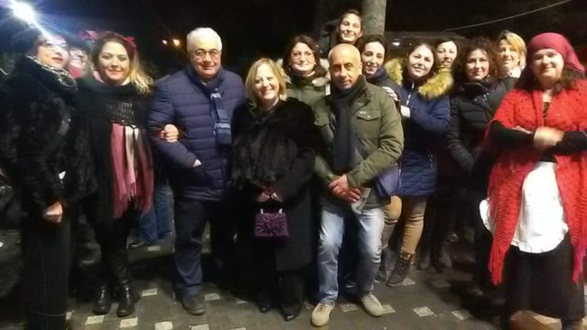 Ragalna in festa: luci, colori, amore e tradizione natalizia grazie agli studenti dell’Istituto “Guglielmo Marconi”